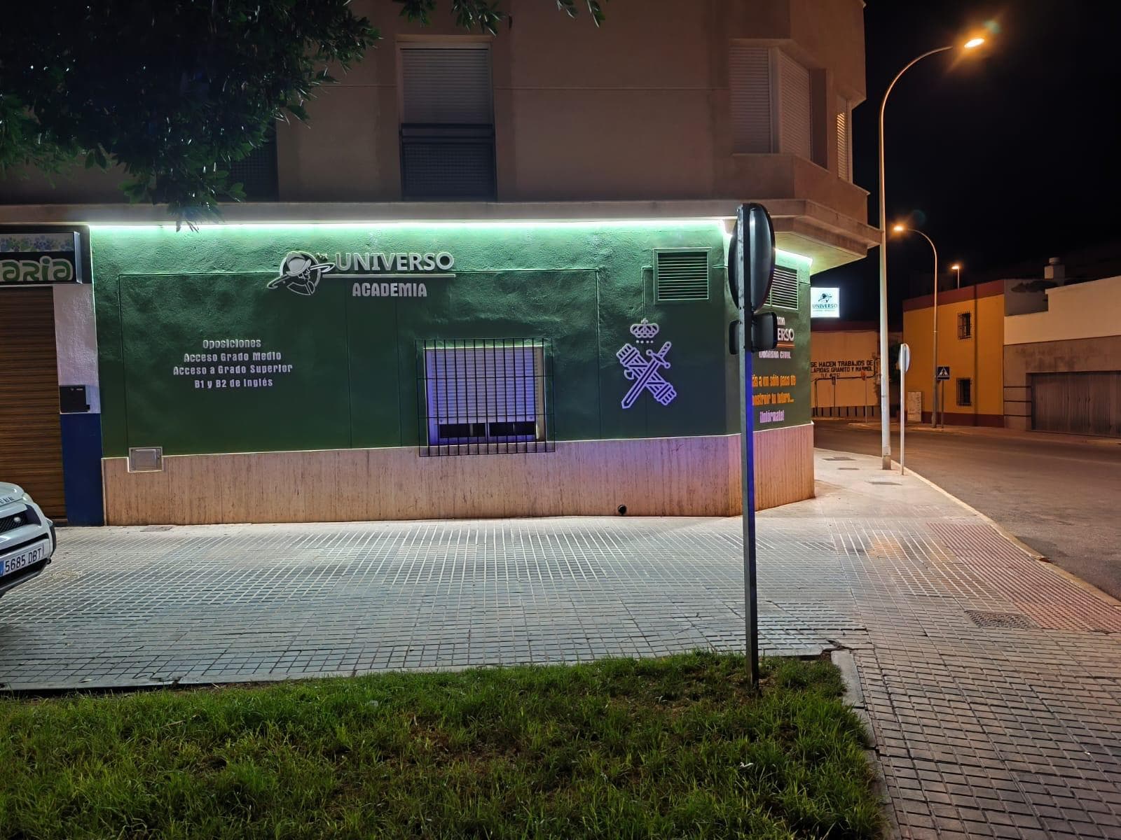 Vista lateral de las instalaciones de la academia